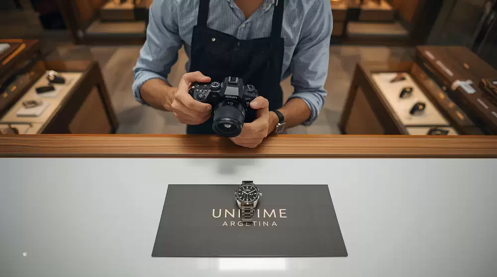 Al recibir su reloj, además de tomar sus datos, realizamos un registro fotográfico.